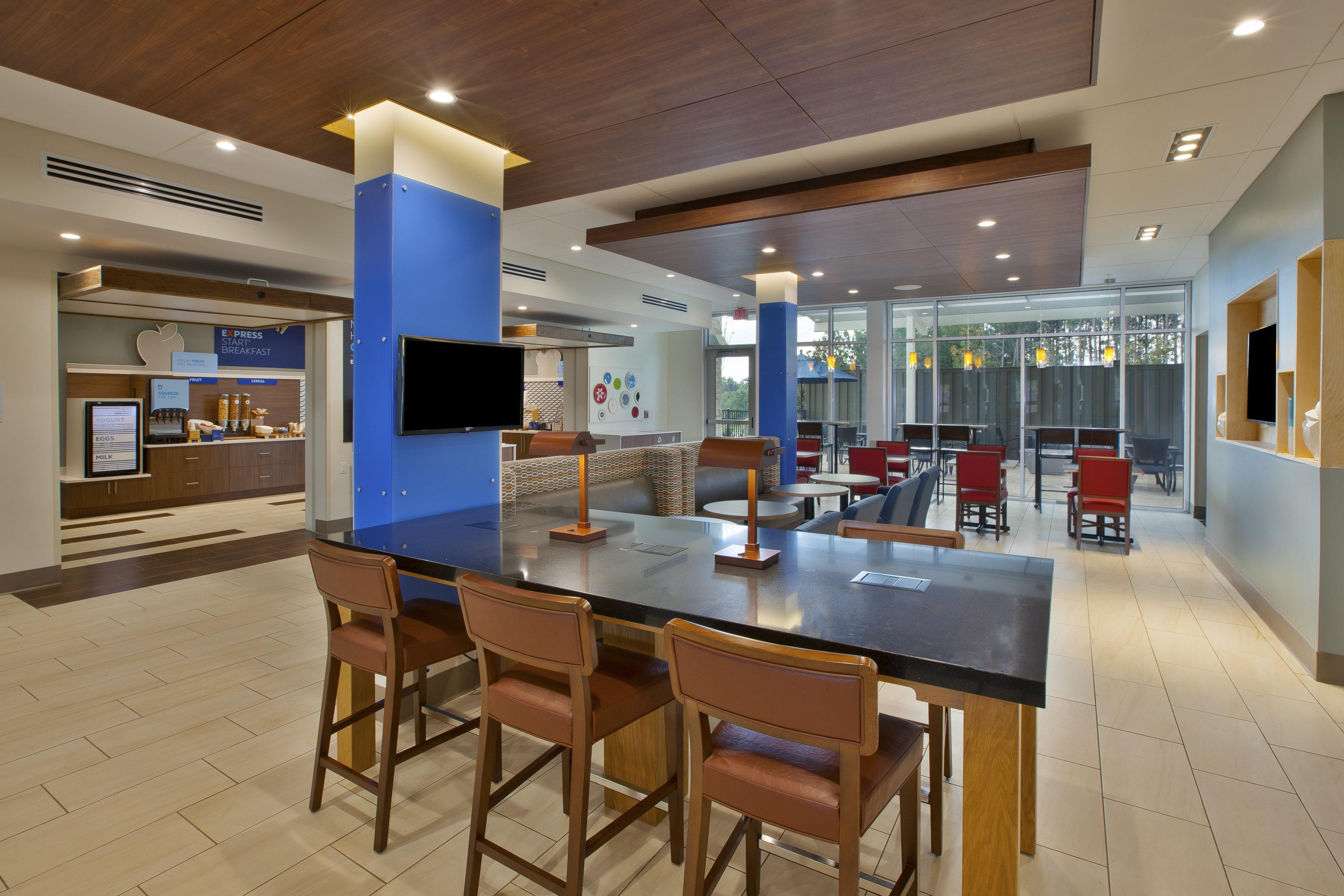 Holiday Inn Express And Suites South Hill By Ihg Exterior foto